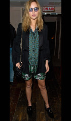 Suki Waterhouse wearing Burberry Septemeber Collection